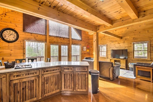 Comfortable Log Home about 4 Miles to Shenandoah River image 10