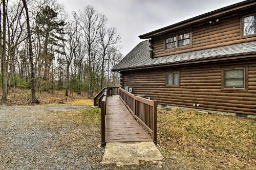 Comfortable Log Home about 4 Miles to Shenandoah River image 27